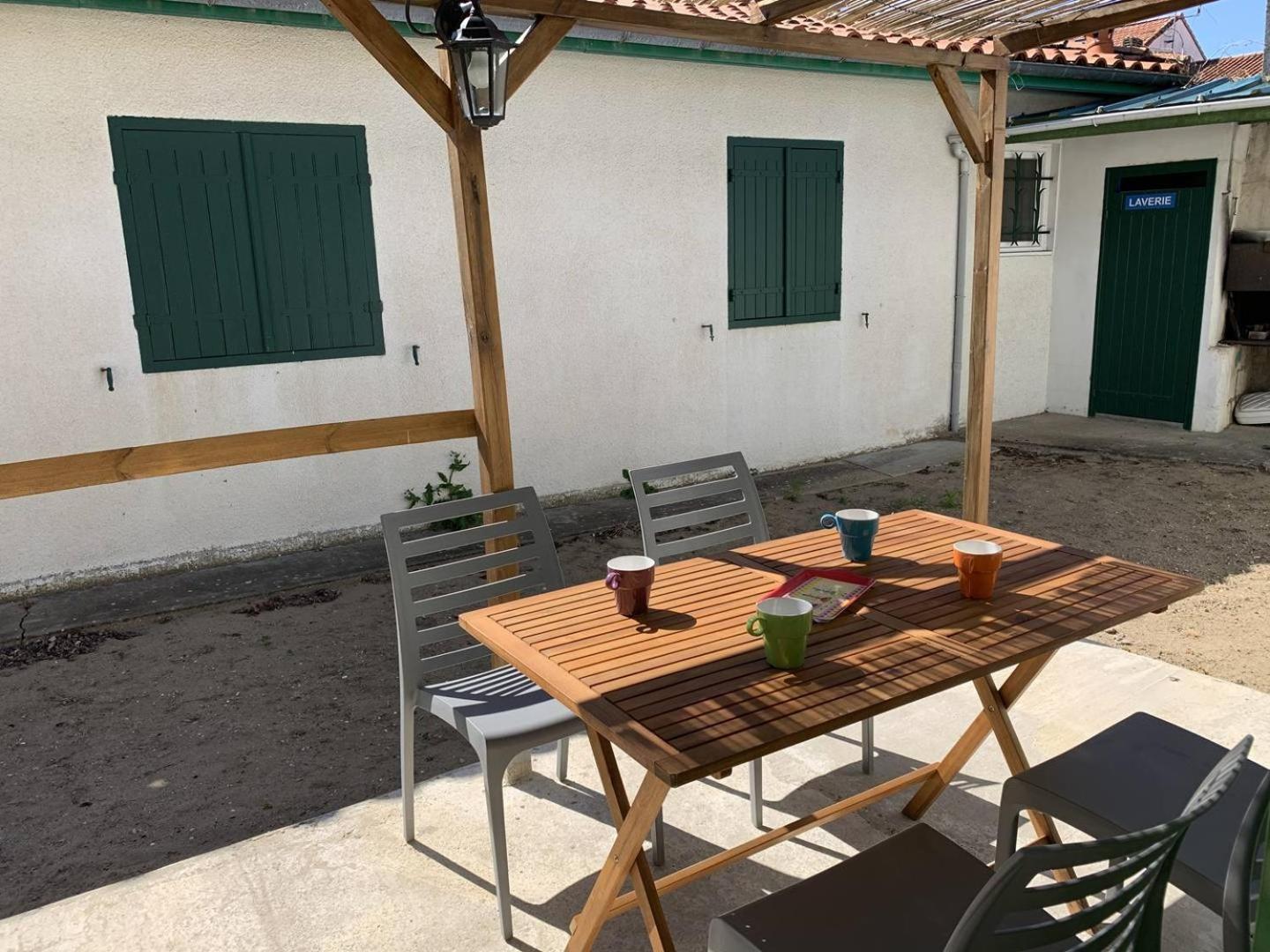 St Georges De Didonne - Agreable Petite Maison Avec Cour - 1 Chambre سان-جورج-دي-ديدون المظهر الخارجي الصورة