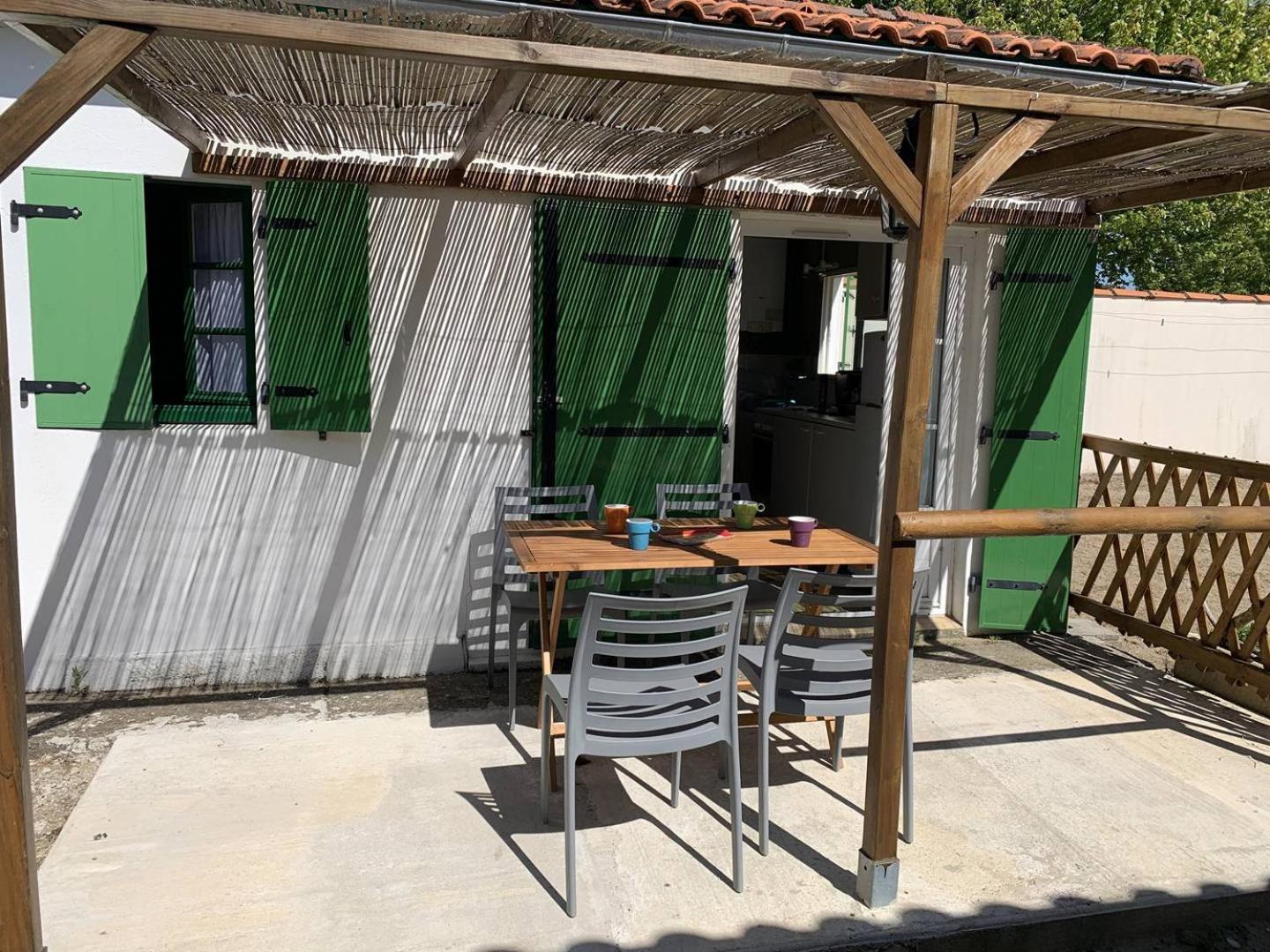 St Georges De Didonne - Agreable Petite Maison Avec Cour - 1 Chambre سان-جورج-دي-ديدون المظهر الخارجي الصورة